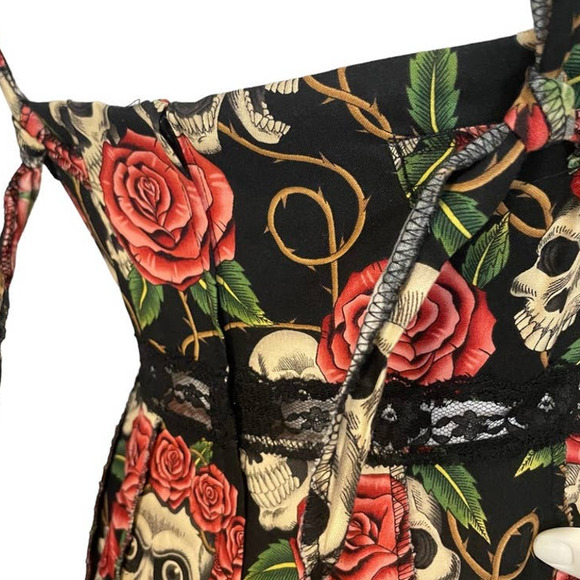 Shrine NWOT Vintage Cocktail Dress Skulls and Roses Print Size M - Picture 8 of 16